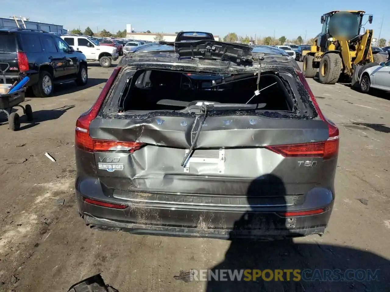 6 Photograph of a damaged car YV4102WK1L1037868 VOLVO V60 2020