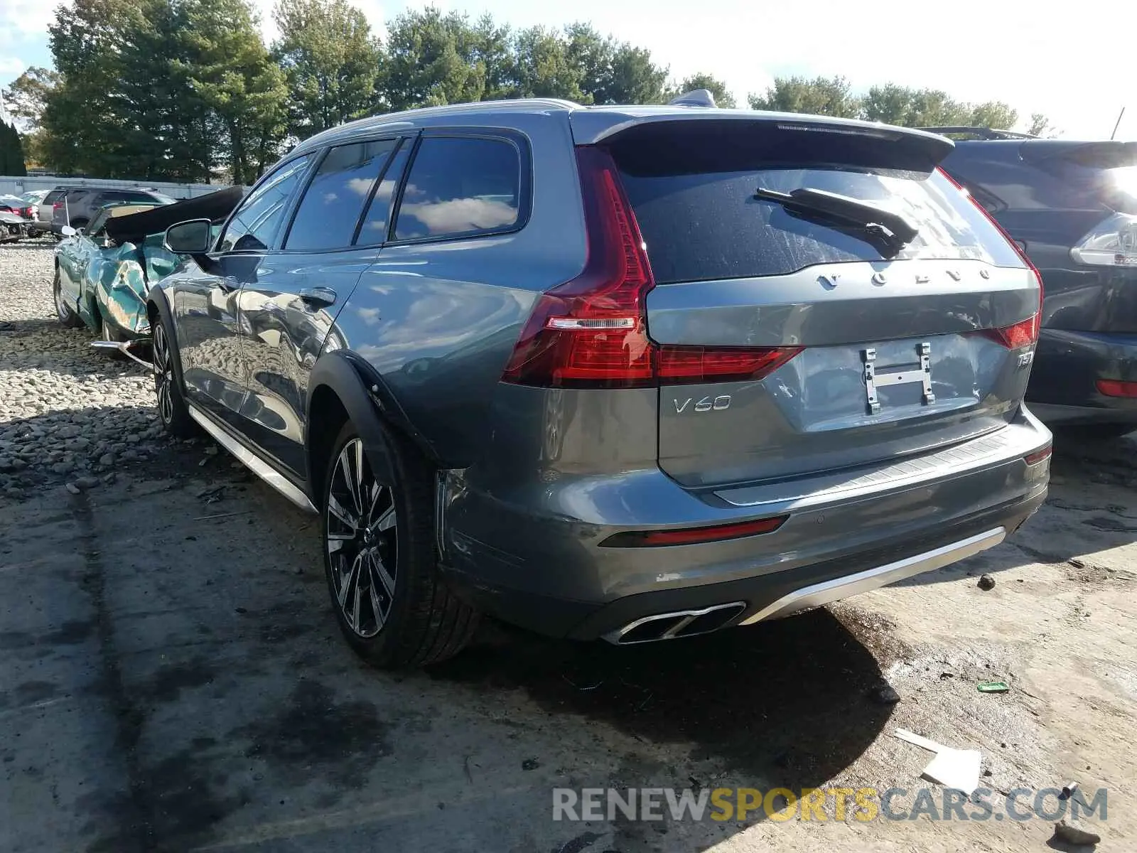 3 Photograph of a damaged car YV4102WK1L1041581 VOLVO V60 2020