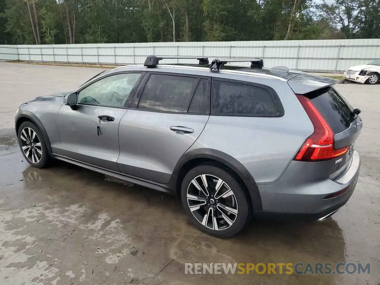 2 Photograph of a damaged car YV4102WK2L1032534 VOLVO V60 2020