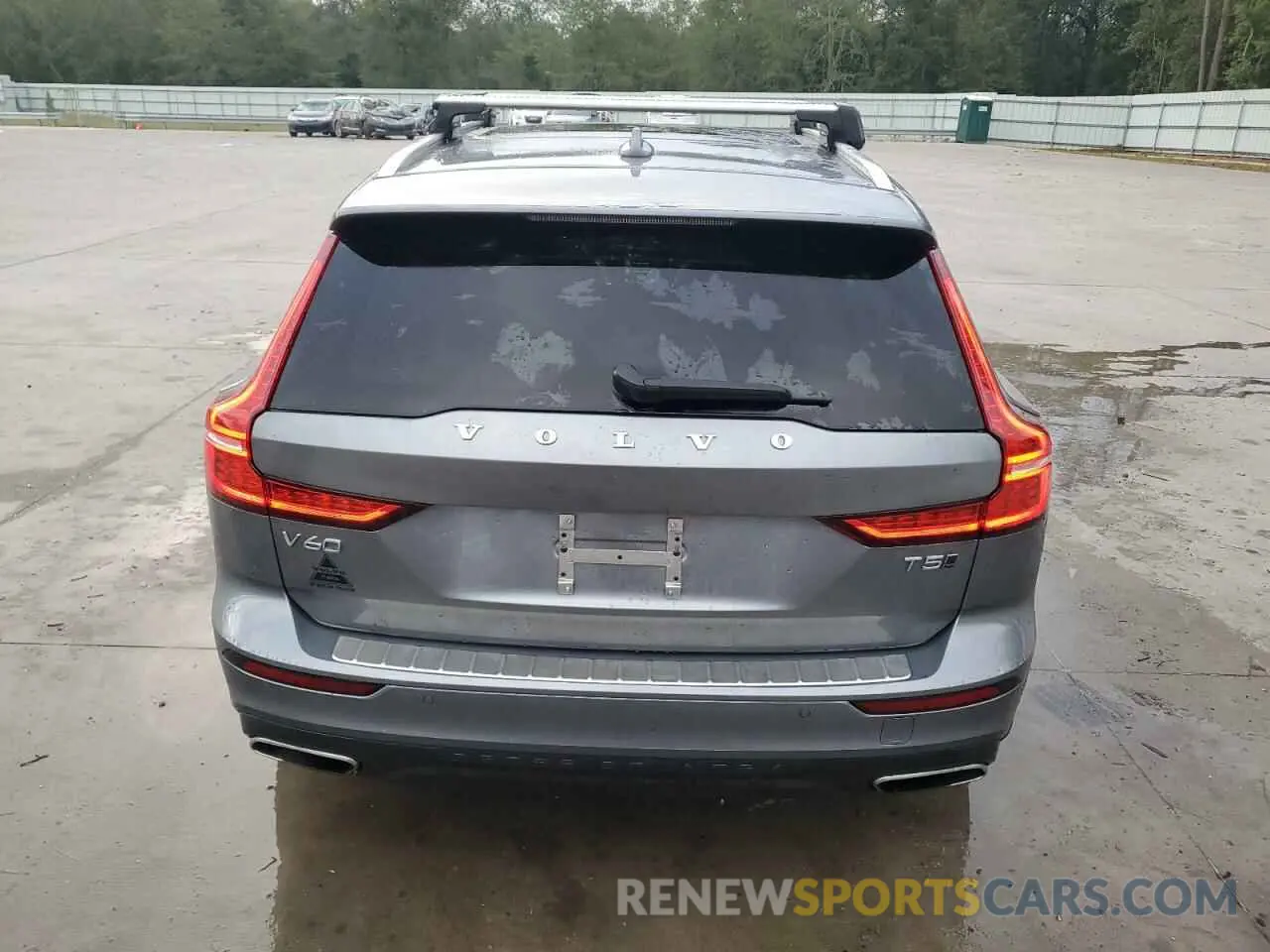 6 Photograph of a damaged car YV4102WK2L1032534 VOLVO V60 2020