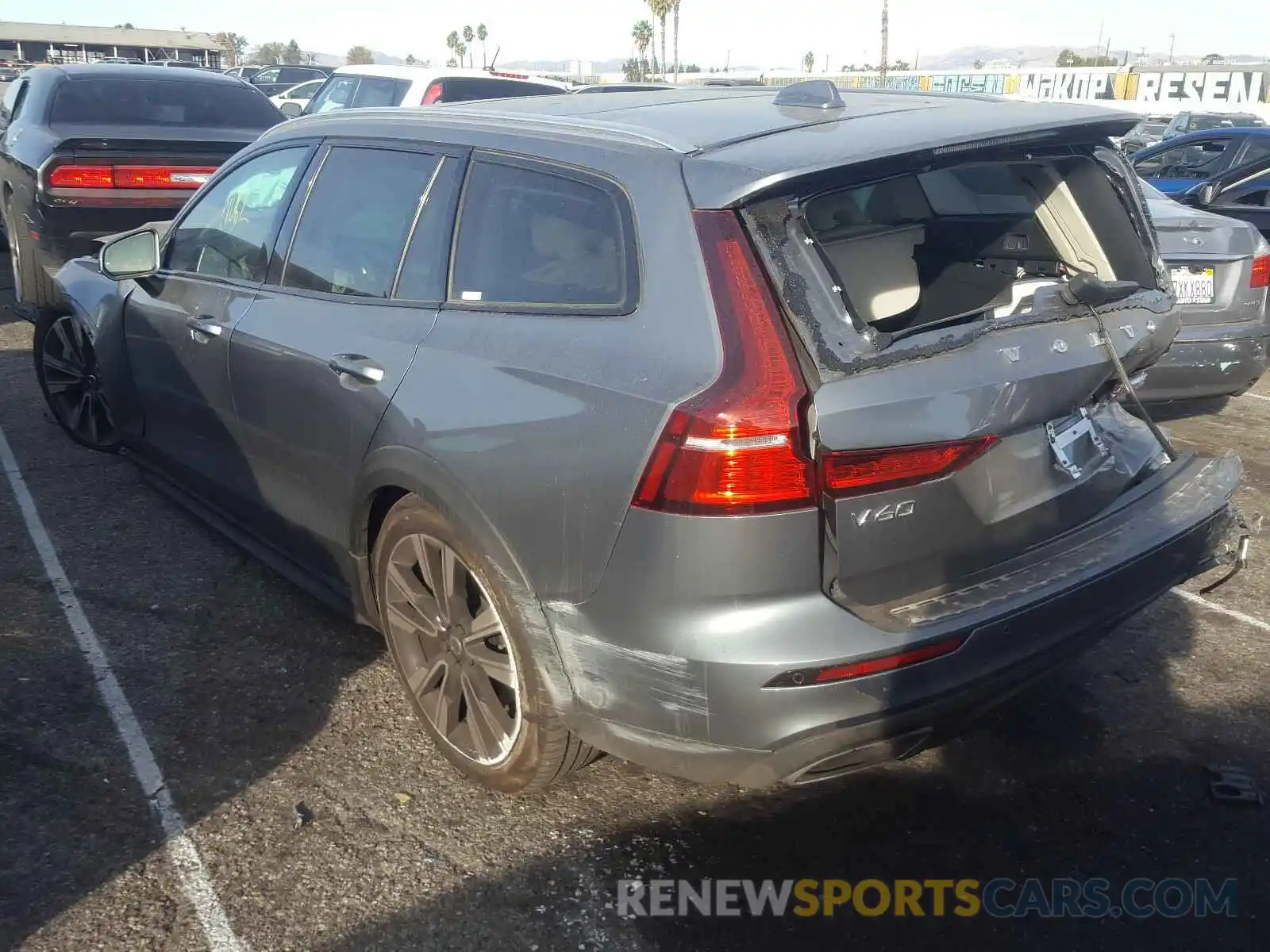 3 Photograph of a damaged car YV4102WK2L1042416 VOLVO V60 2020