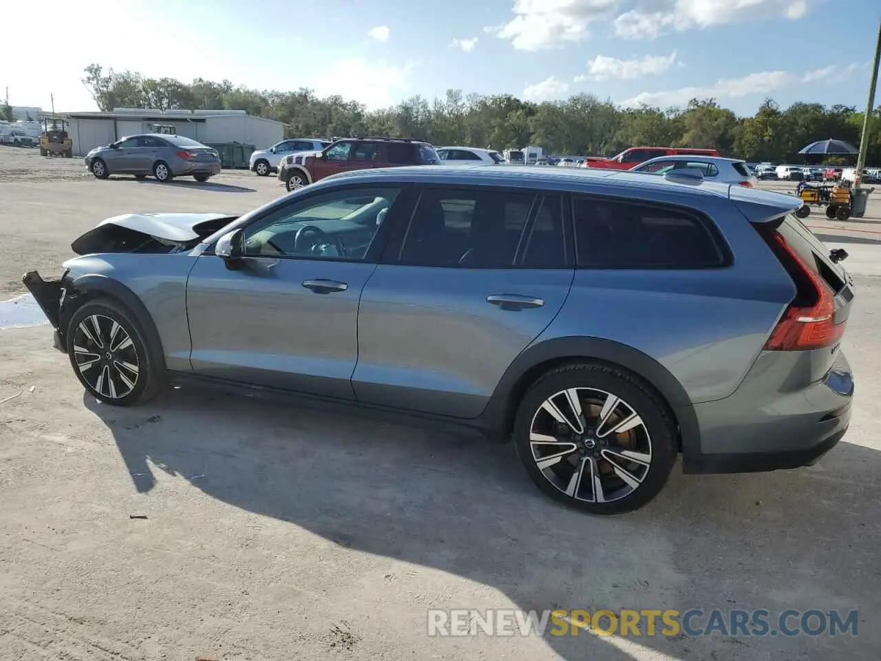 2 Photograph of a damaged car YV4102WK5L1042975 VOLVO V60 2020