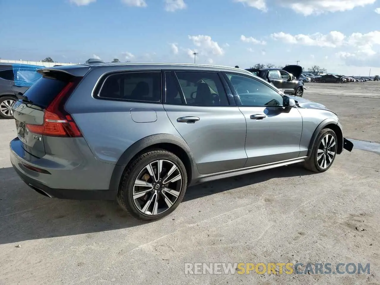 3 Photograph of a damaged car YV4102WK5L1042975 VOLVO V60 2020