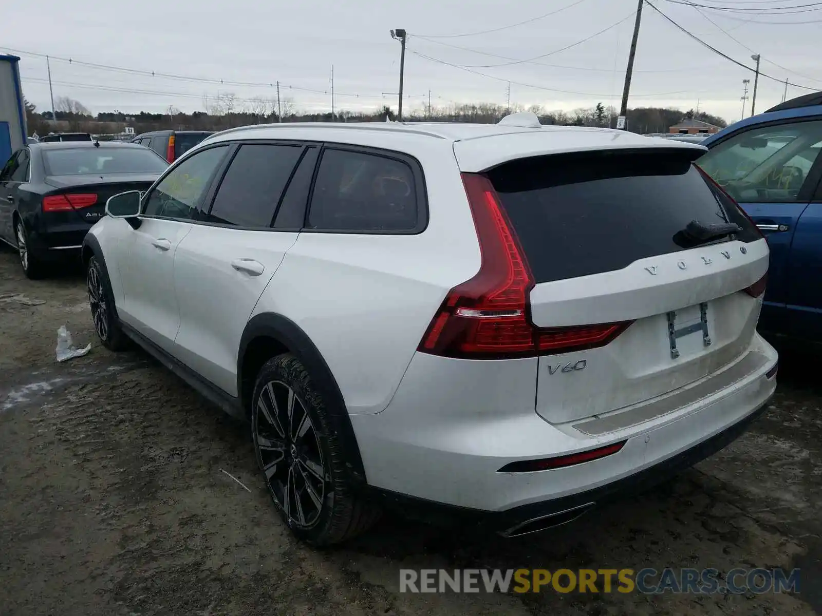 3 Photograph of a damaged car YV4102WK5L1047318 VOLVO V60 2020