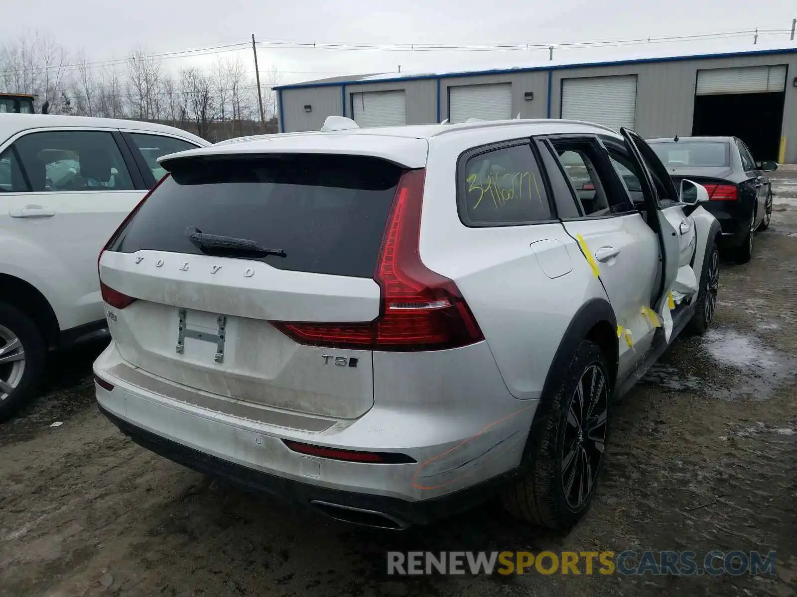 4 Photograph of a damaged car YV4102WK5L1047318 VOLVO V60 2020