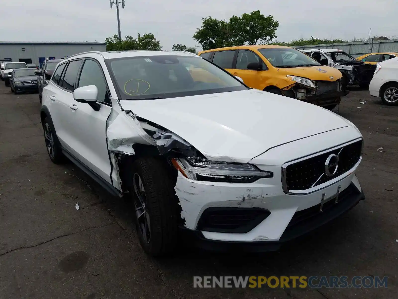 1 Photograph of a damaged car YV4102WK5L1048680 VOLVO V60 2020