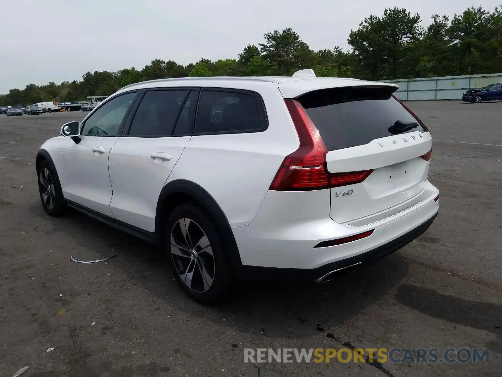 3 Photograph of a damaged car YV4102WK5L1048680 VOLVO V60 2020