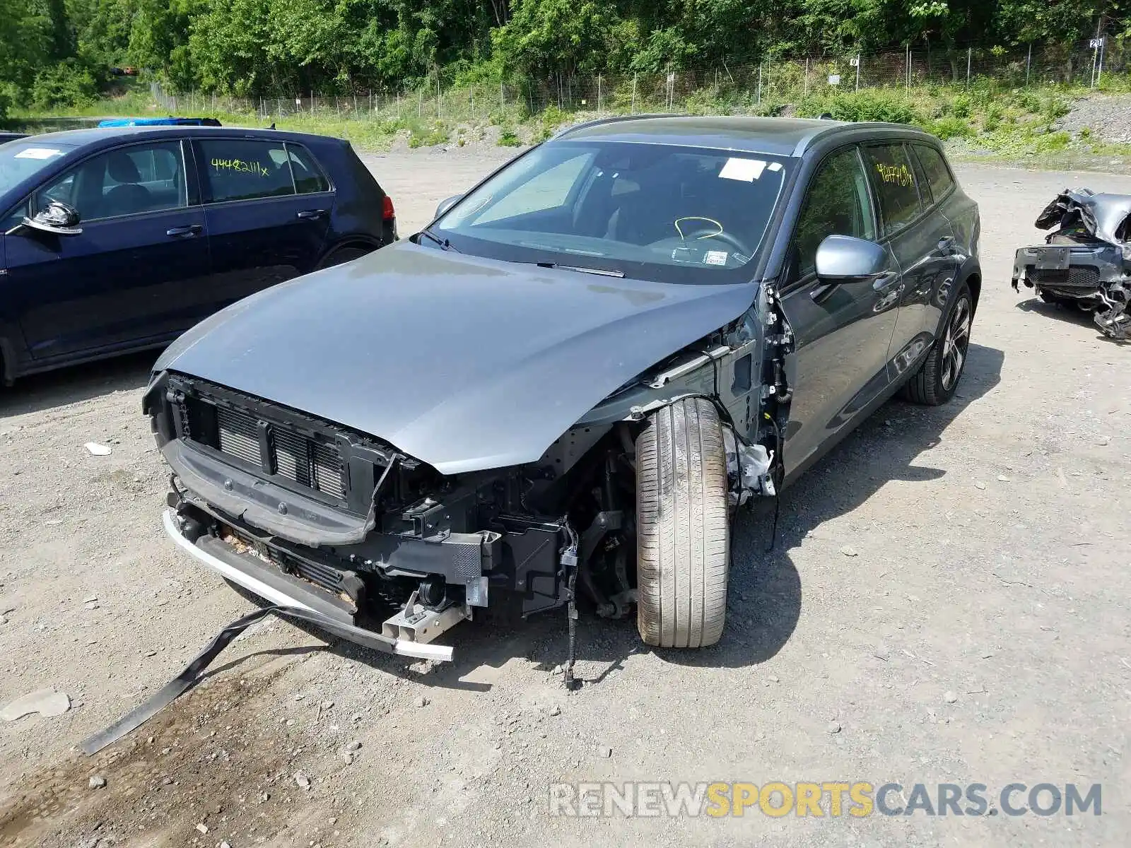 2 Photograph of a damaged car YV4102WK6L1042550 VOLVO V60 2020