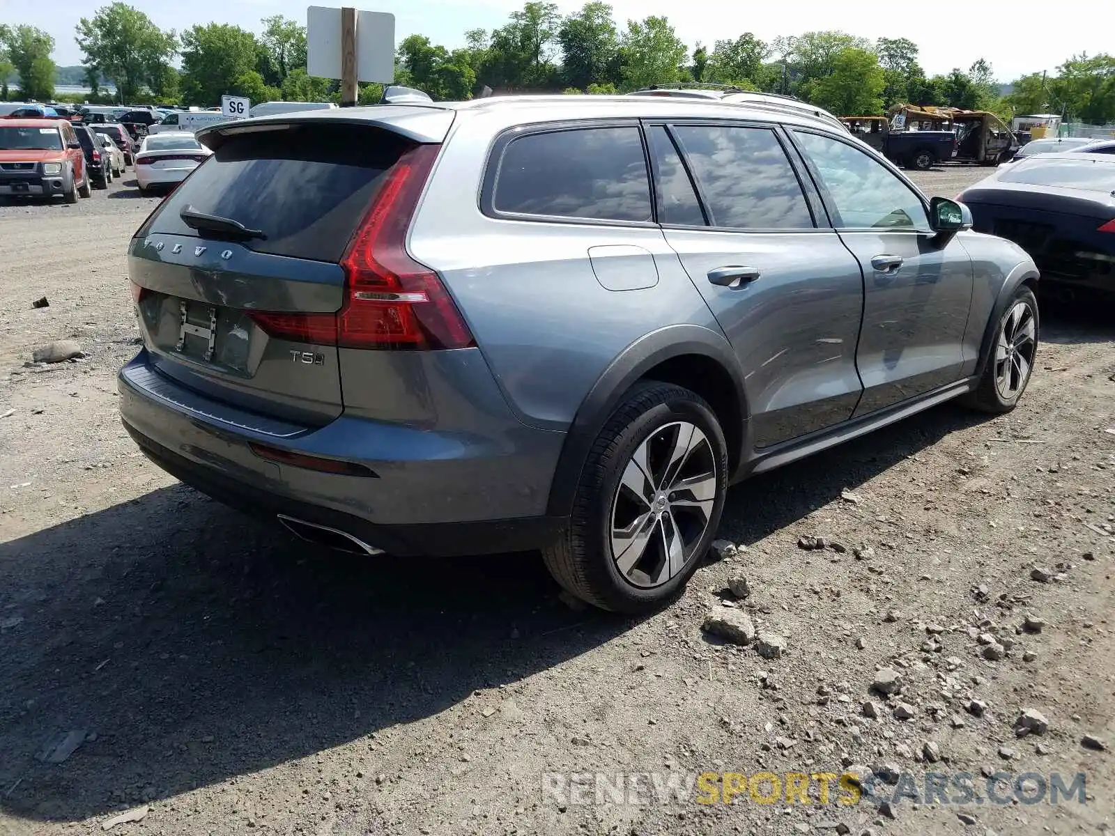 4 Photograph of a damaged car YV4102WK6L1042550 VOLVO V60 2020