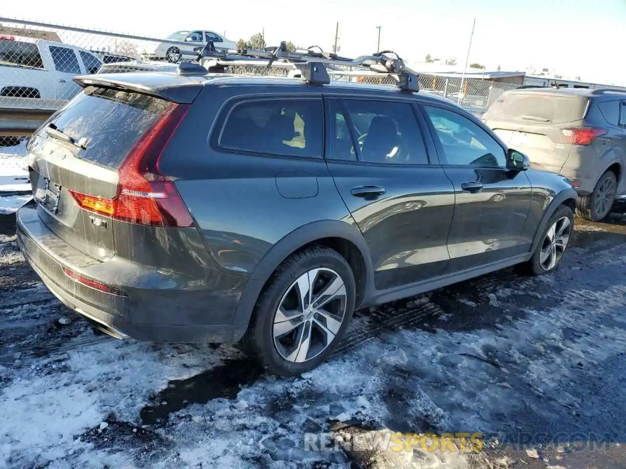 3 Photograph of a damaged car YV4102WK8L1039973 VOLVO V60 2020