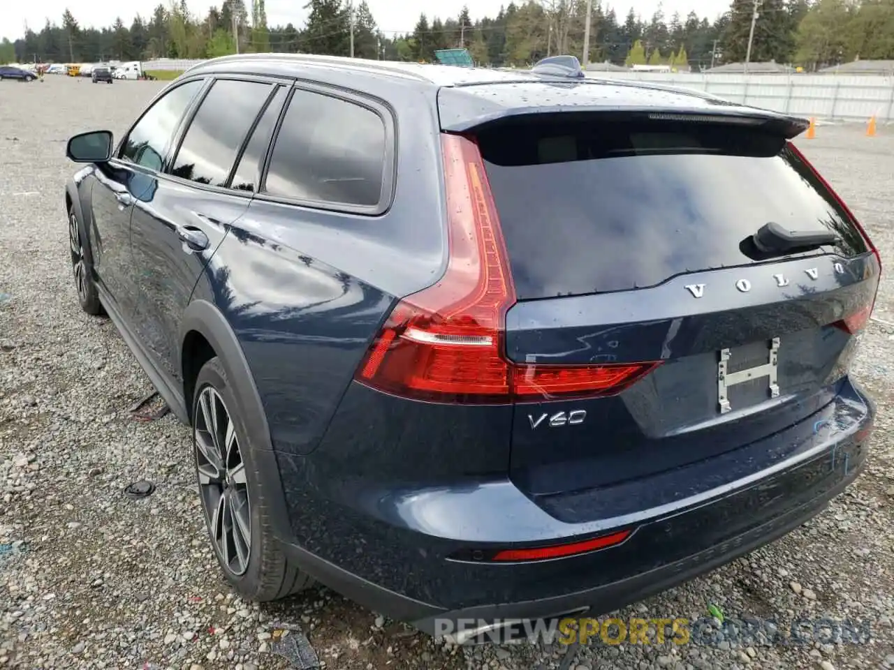 3 Photograph of a damaged car YV4102WK9L1038640 VOLVO V60 2020