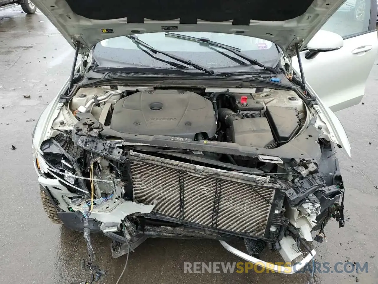 12 Photograph of a damaged car YV4102WKXL1030871 VOLVO V60 2020