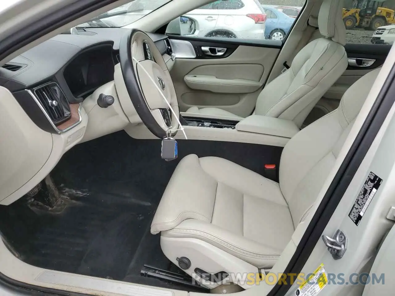7 Photograph of a damaged car YV4102WKXL1030871 VOLVO V60 2020