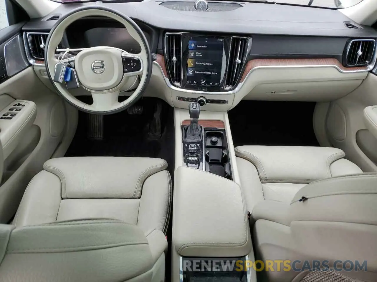 8 Photograph of a damaged car YV4102WKXL1030871 VOLVO V60 2020