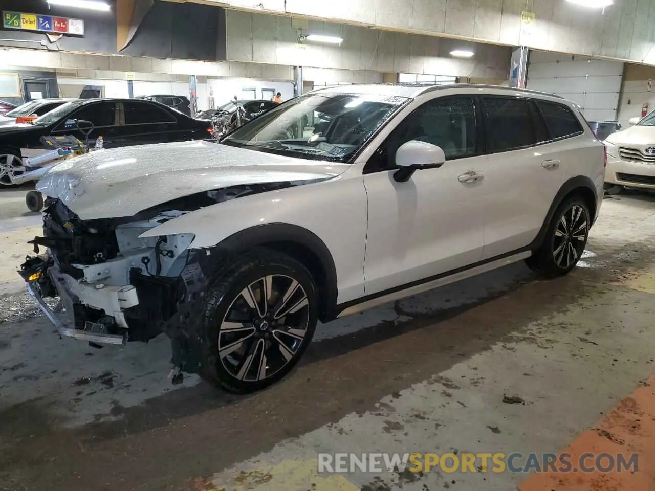 1 Photograph of a damaged car YV4102WKXL1031888 VOLVO V60 2020