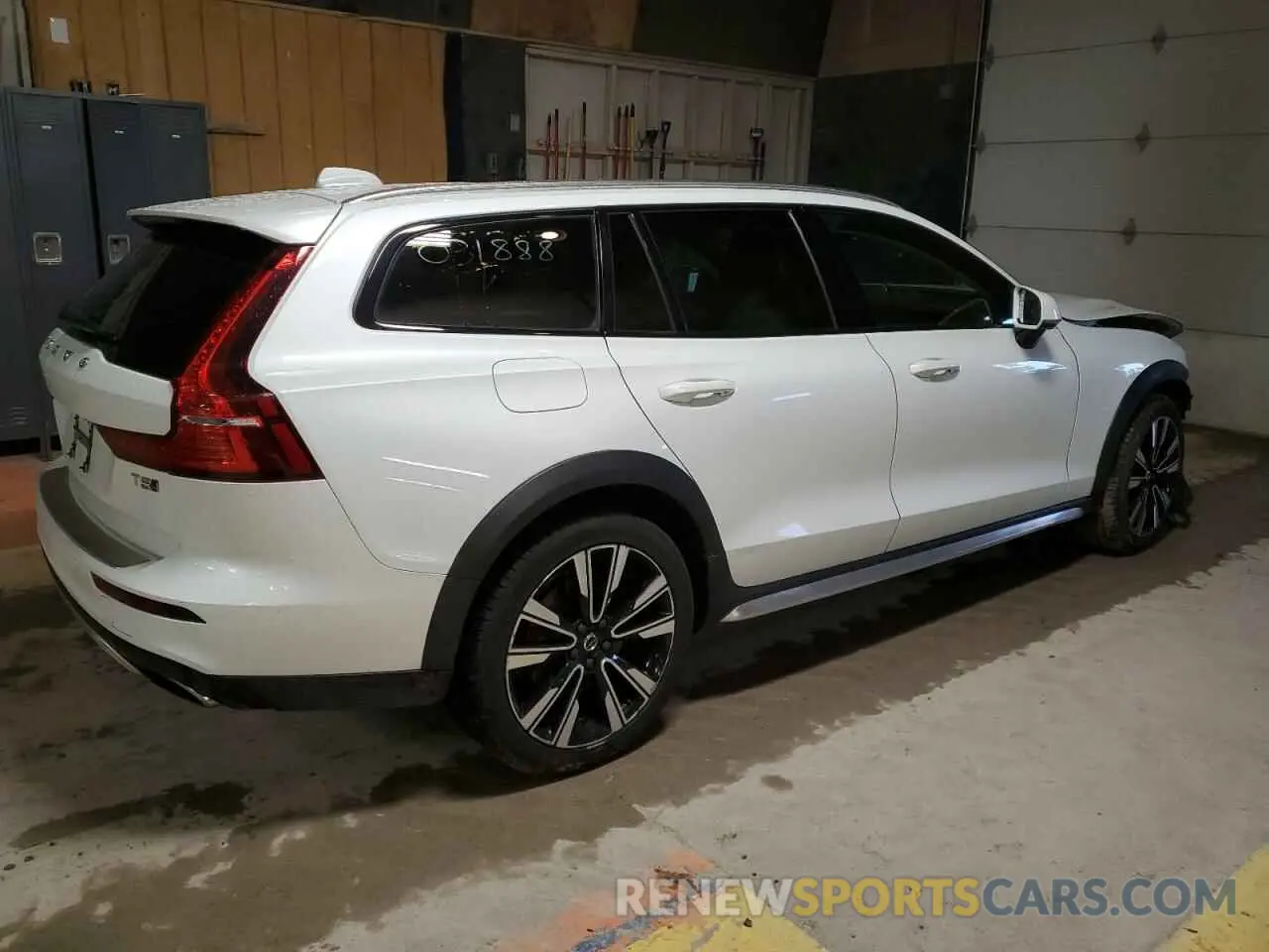 3 Photograph of a damaged car YV4102WKXL1031888 VOLVO V60 2020