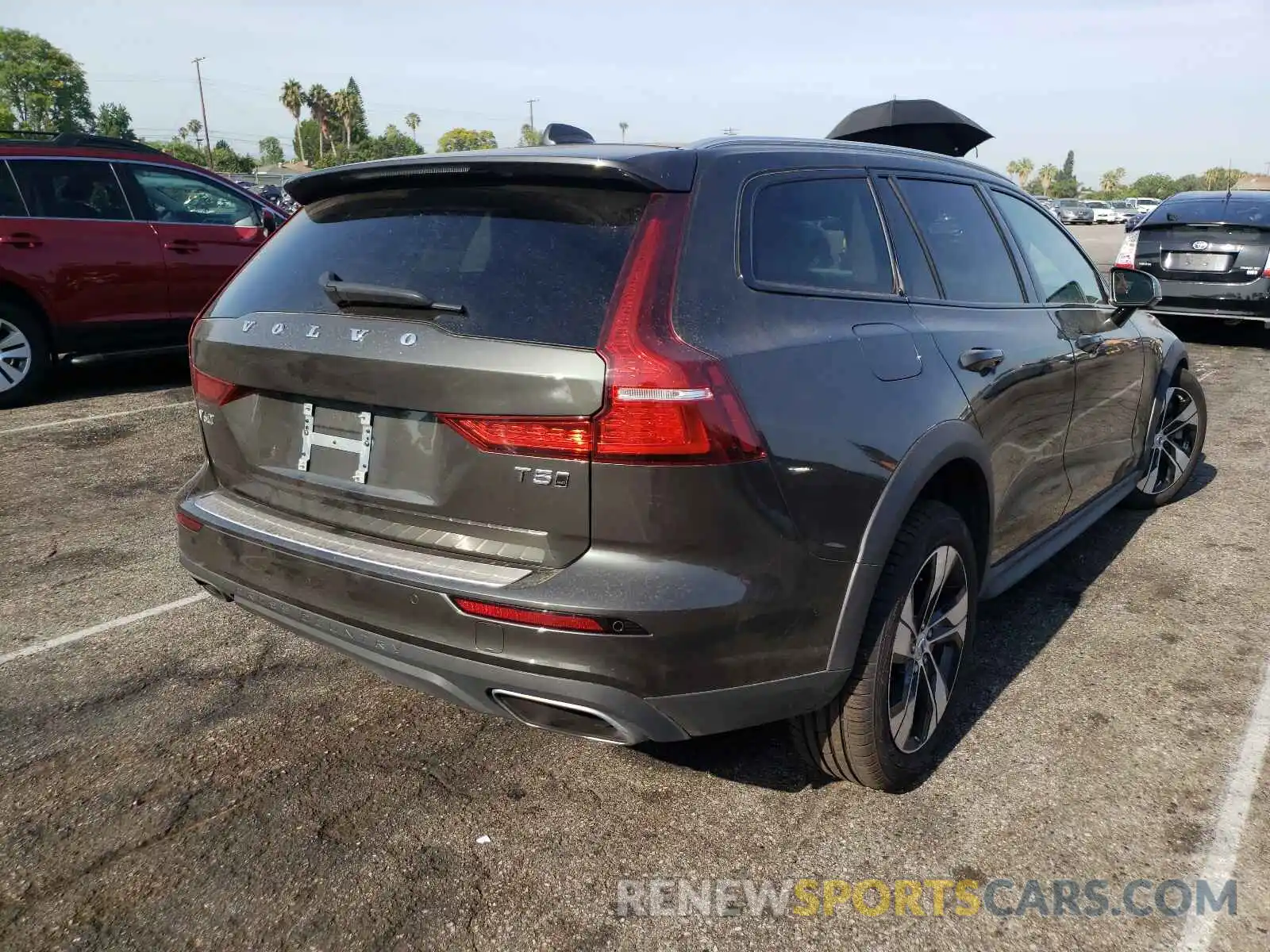 4 Photograph of a damaged car YV4102WKXL1047069 VOLVO V60 2020