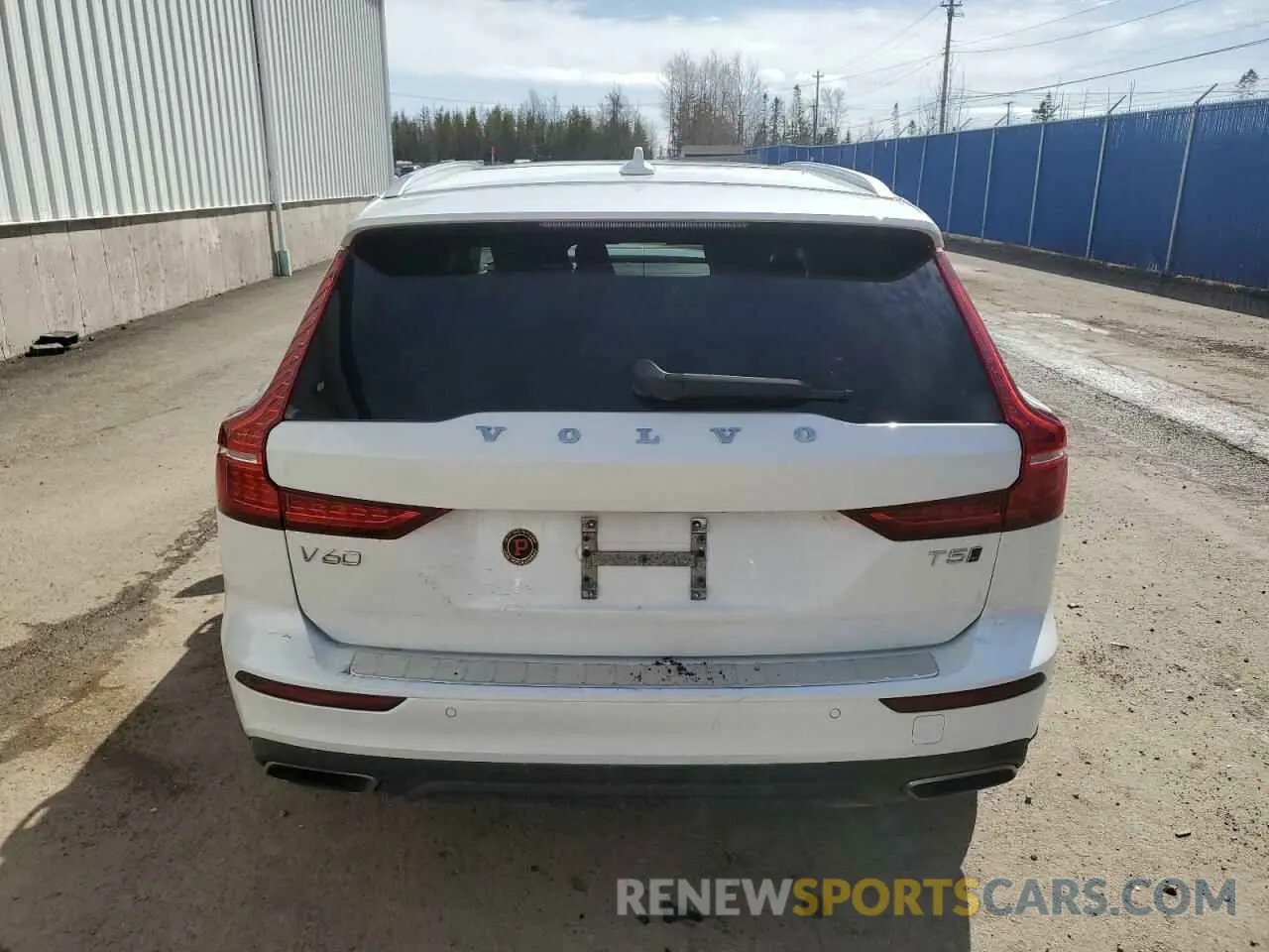 6 Photograph of a damaged car YV4102WK3M1065110 VOLVO V60 2021