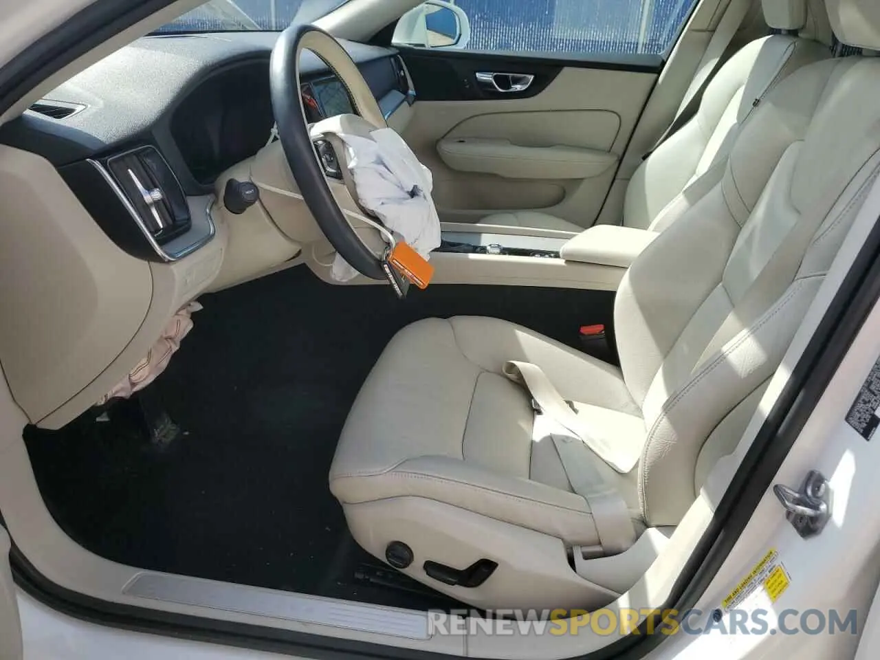 7 Photograph of a damaged car YV4102WK3M1065110 VOLVO V60 2021
