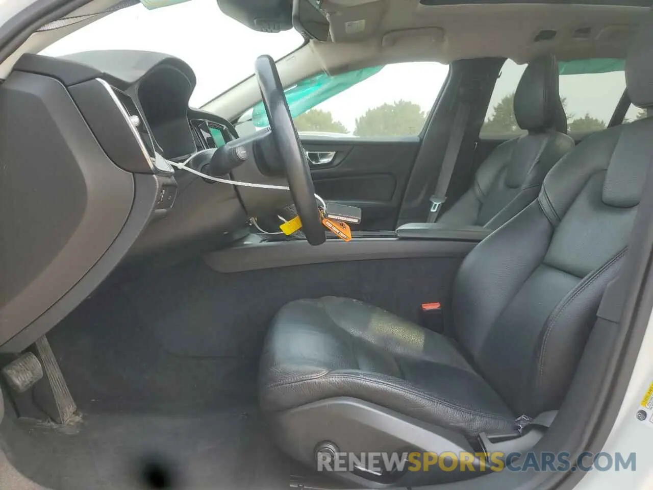 7 Photograph of a damaged car YV4102WK7M1068799 VOLVO V60 2021