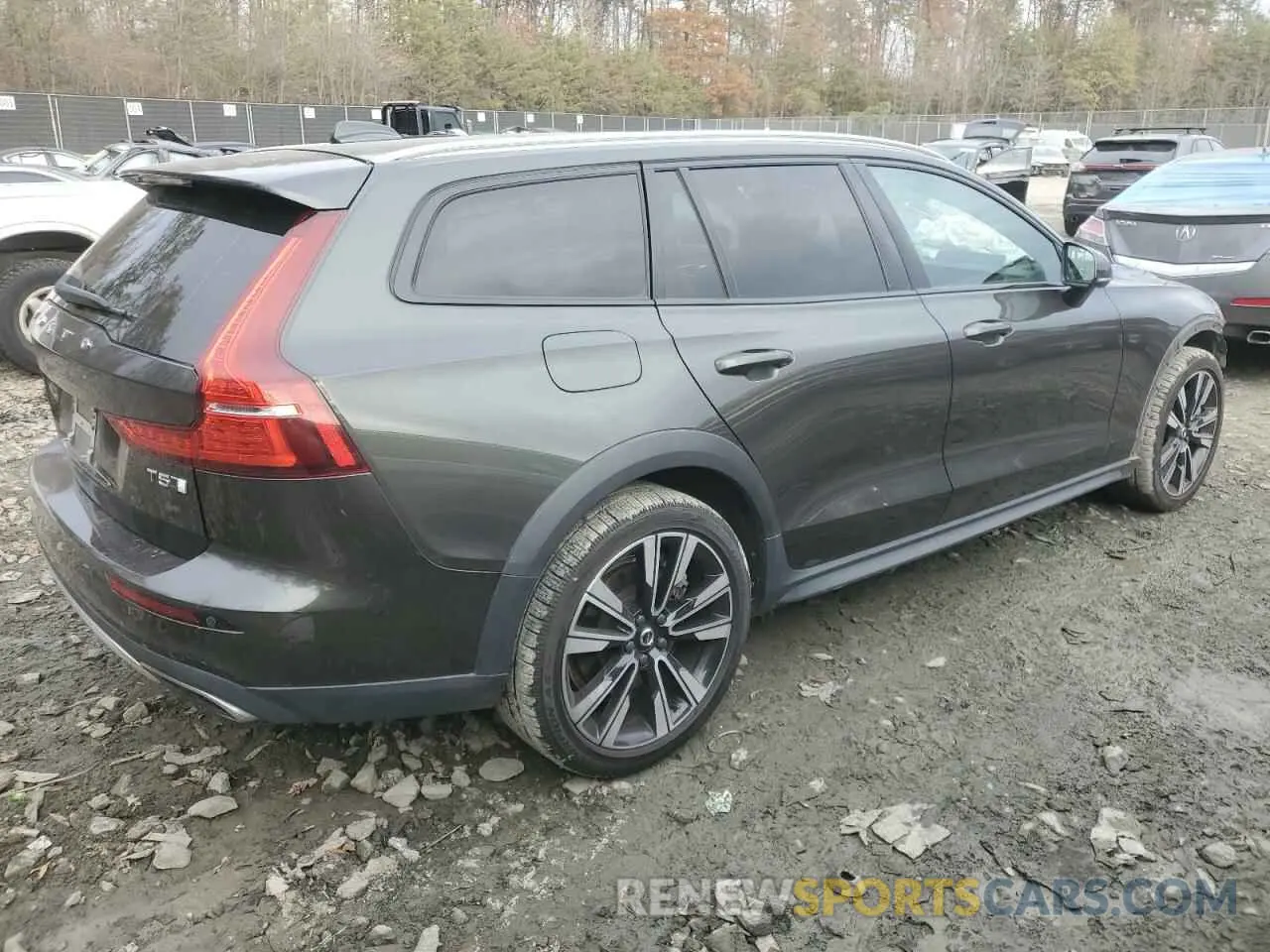 3 Photograph of a damaged car YV4102WK9M1067802 VOLVO V60 2021