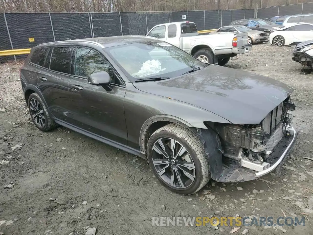 4 Photograph of a damaged car YV4102WK9M1067802 VOLVO V60 2021