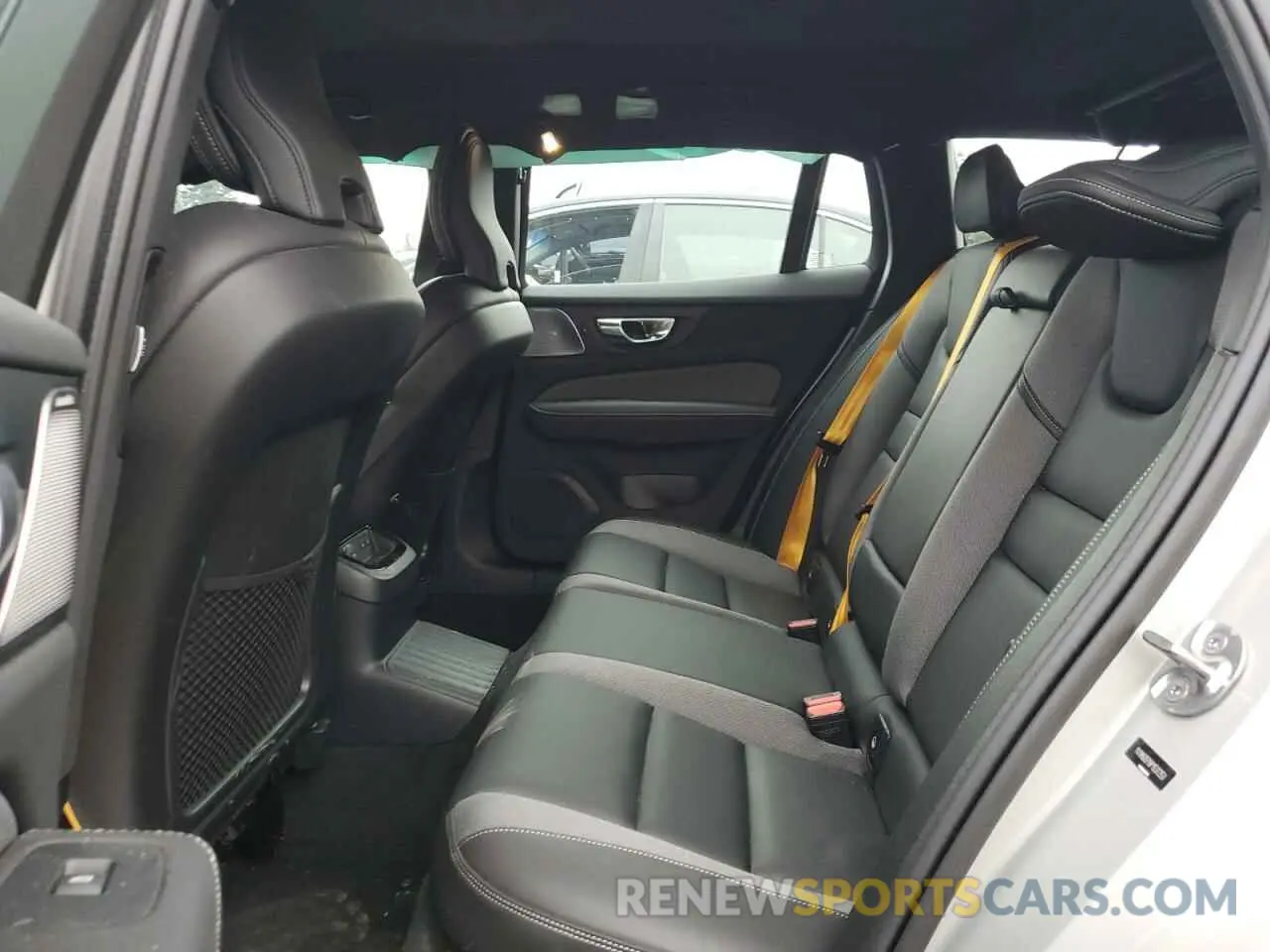10 Photograph of a damaged car YV1H60EP8P1537253 VOLVO V60 2023