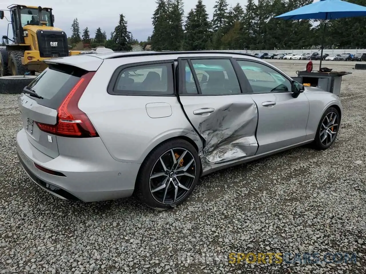 3 Photograph of a damaged car YV1H60EP8P1537253 VOLVO V60 2023