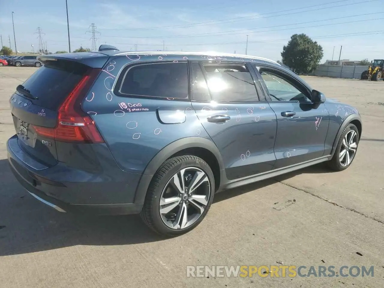 3 Photograph of a damaged car YV4L12WY1R2137899 VOLVO V60 2024