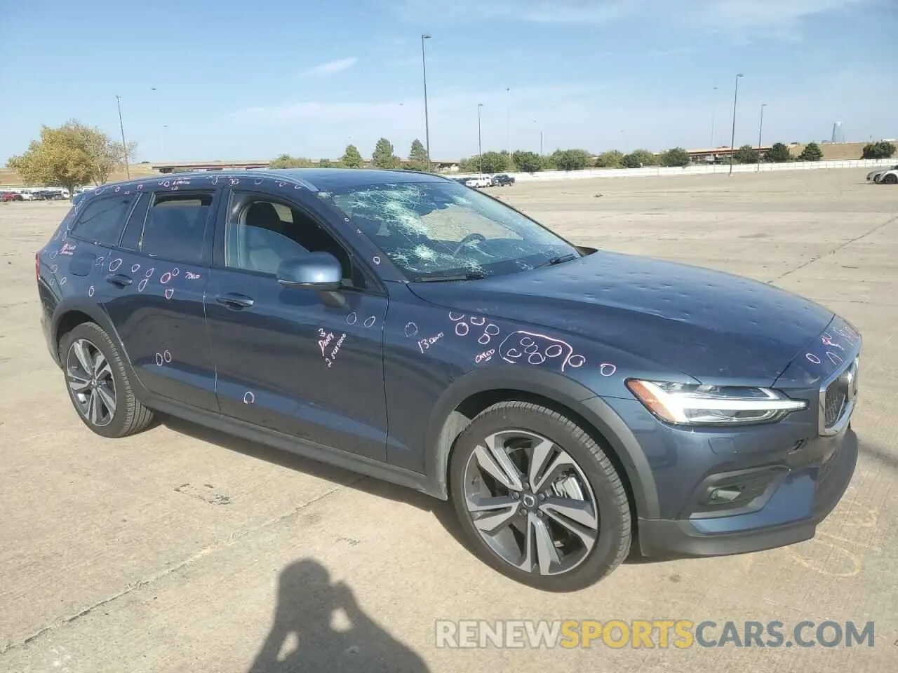 4 Photograph of a damaged car YV4L12WY1R2137899 VOLVO V60 2024