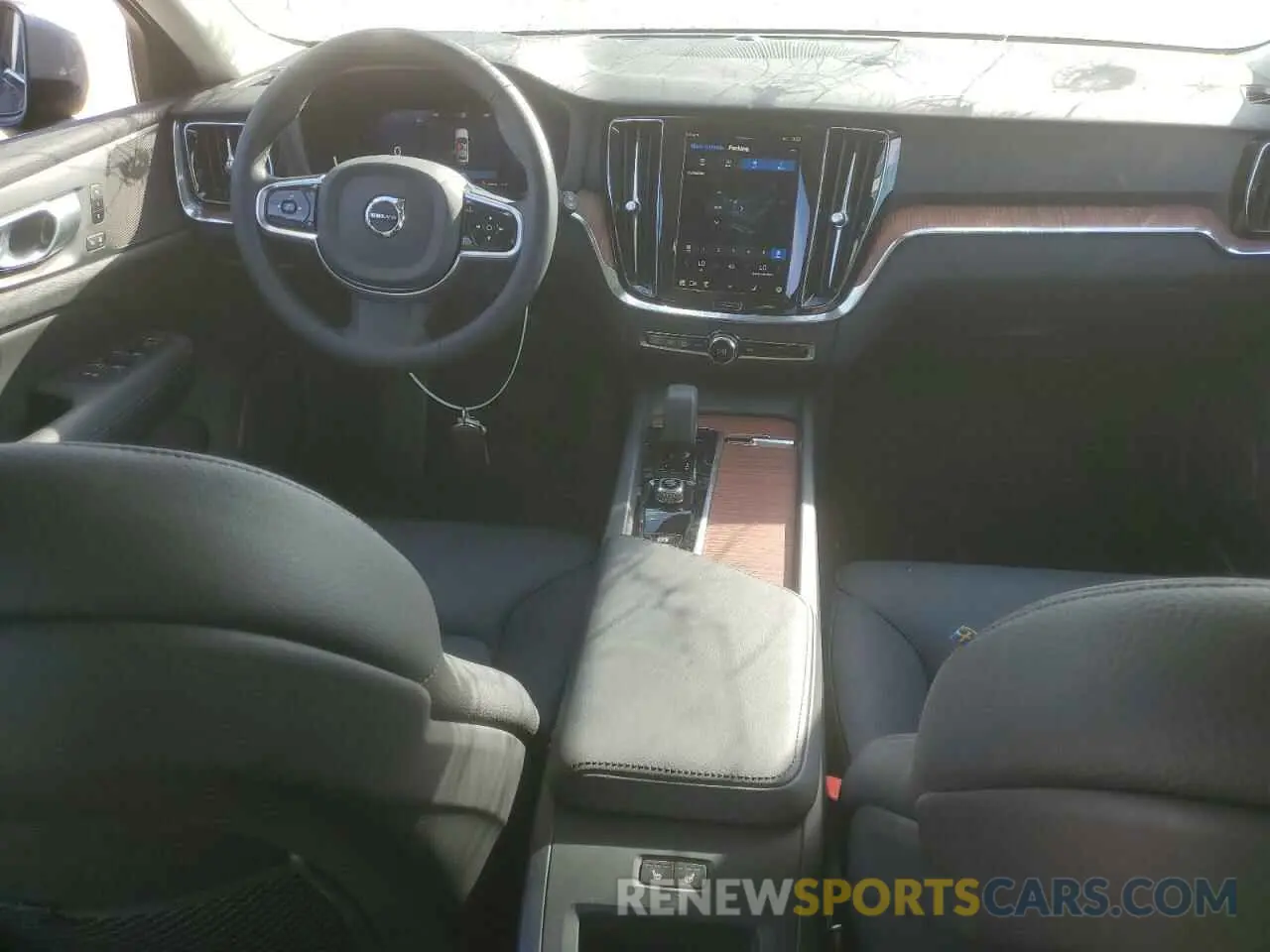 8 Photograph of a damaged car YV4L12WY1R2137899 VOLVO V60 2024