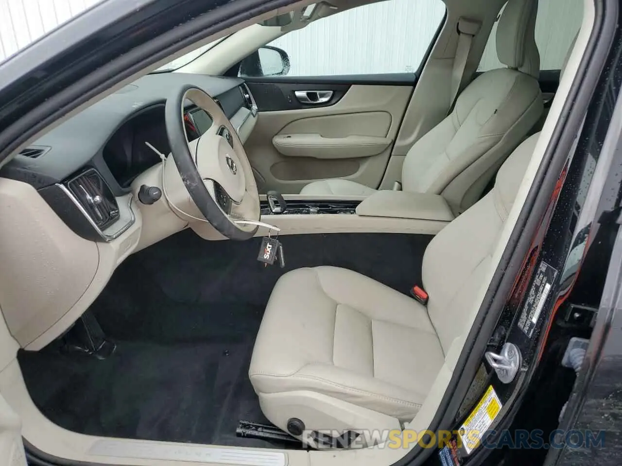 7 Photograph of a damaged car YV4L12WY5R2134732 VOLVO V60 2024