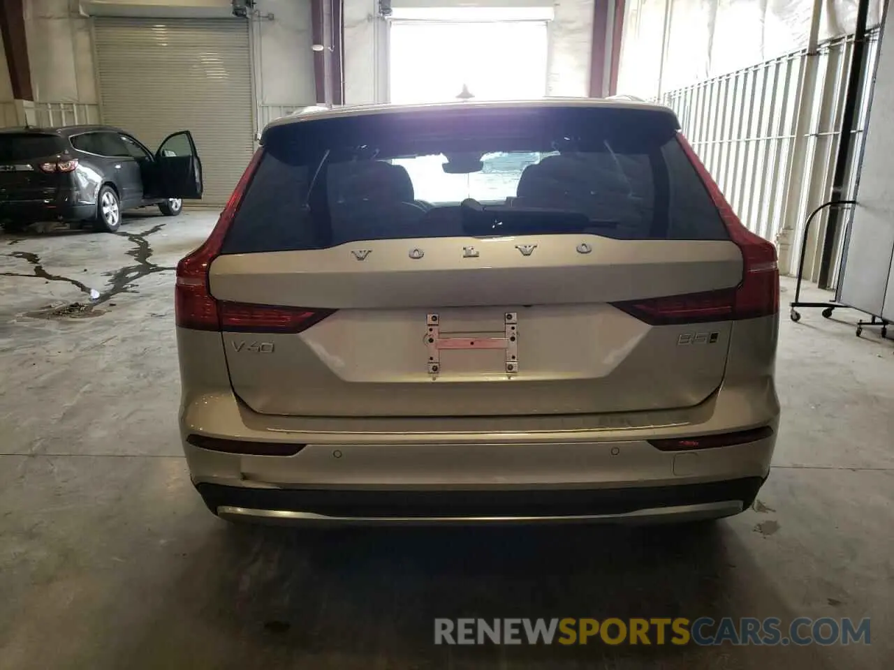 6 Photograph of a damaged car YV4L12WY5R2136187 VOLVO V60 2024