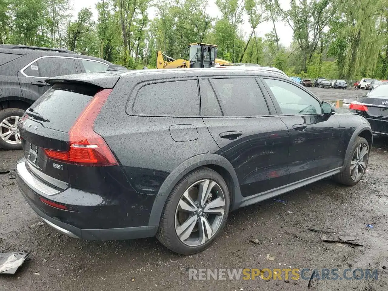 3 Photograph of a damaged car YV4L12WY5R2137629 VOLVO V60 2024