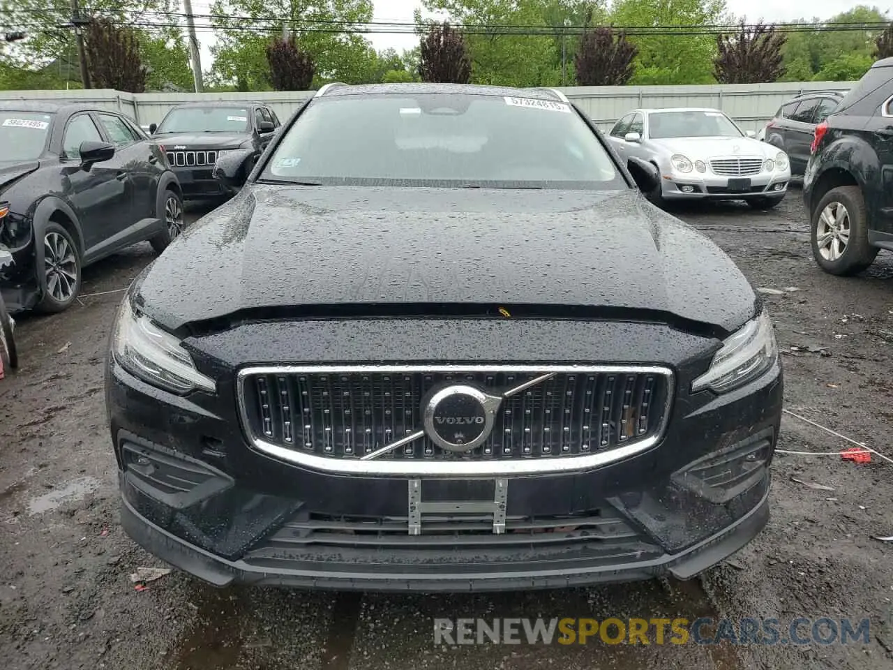 5 Photograph of a damaged car YV4L12WY5R2137629 VOLVO V60 2024