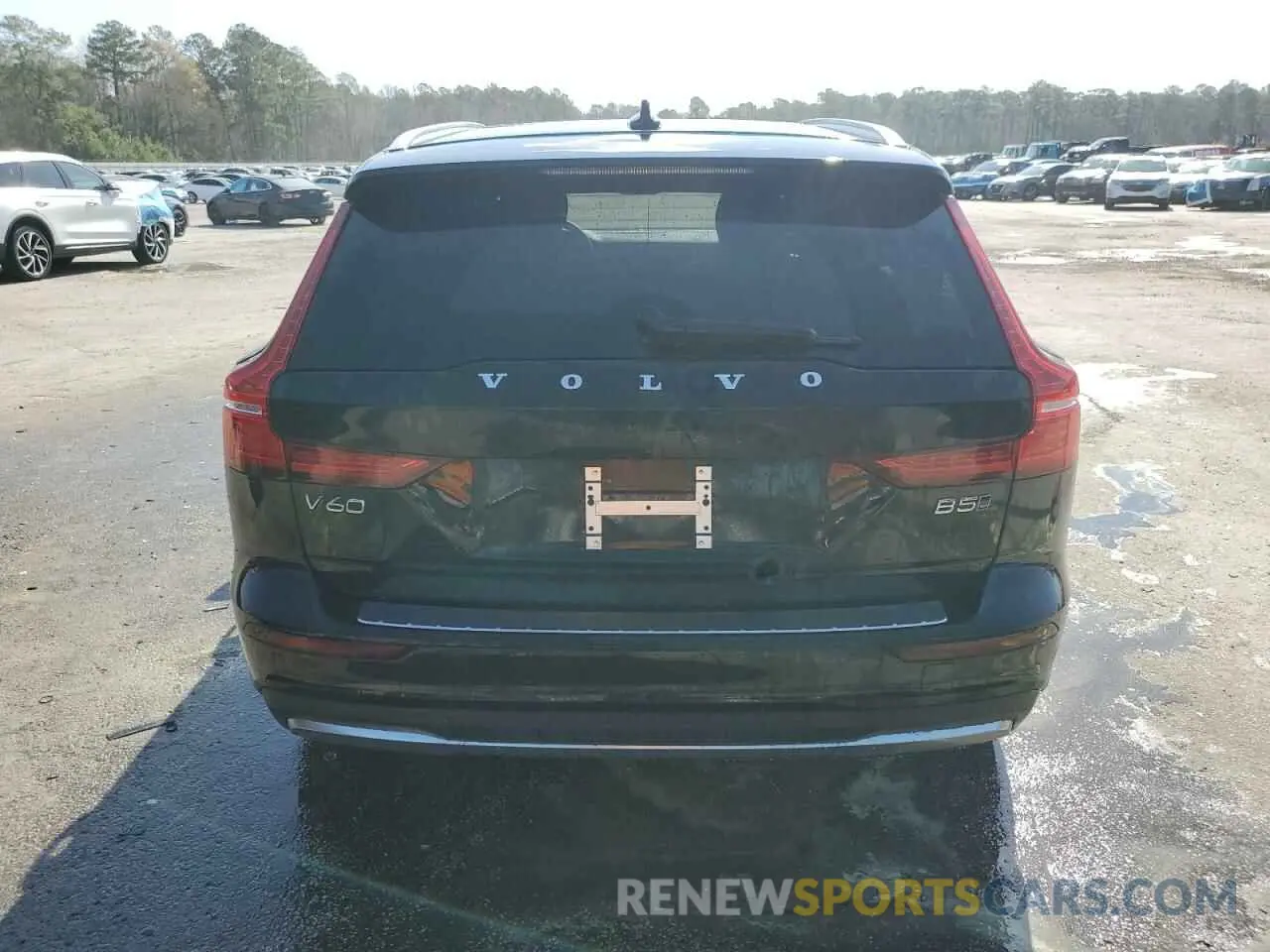 6 Photograph of a damaged car YV4L12WY6R2140474 VOLVO V60 2024