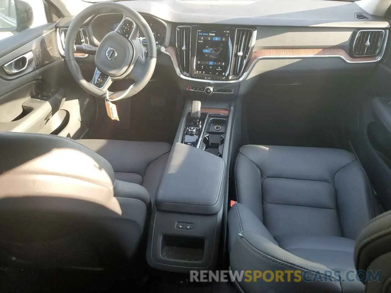 8 Photograph of a damaged car YV4L12WY6R2140474 VOLVO V60 2024