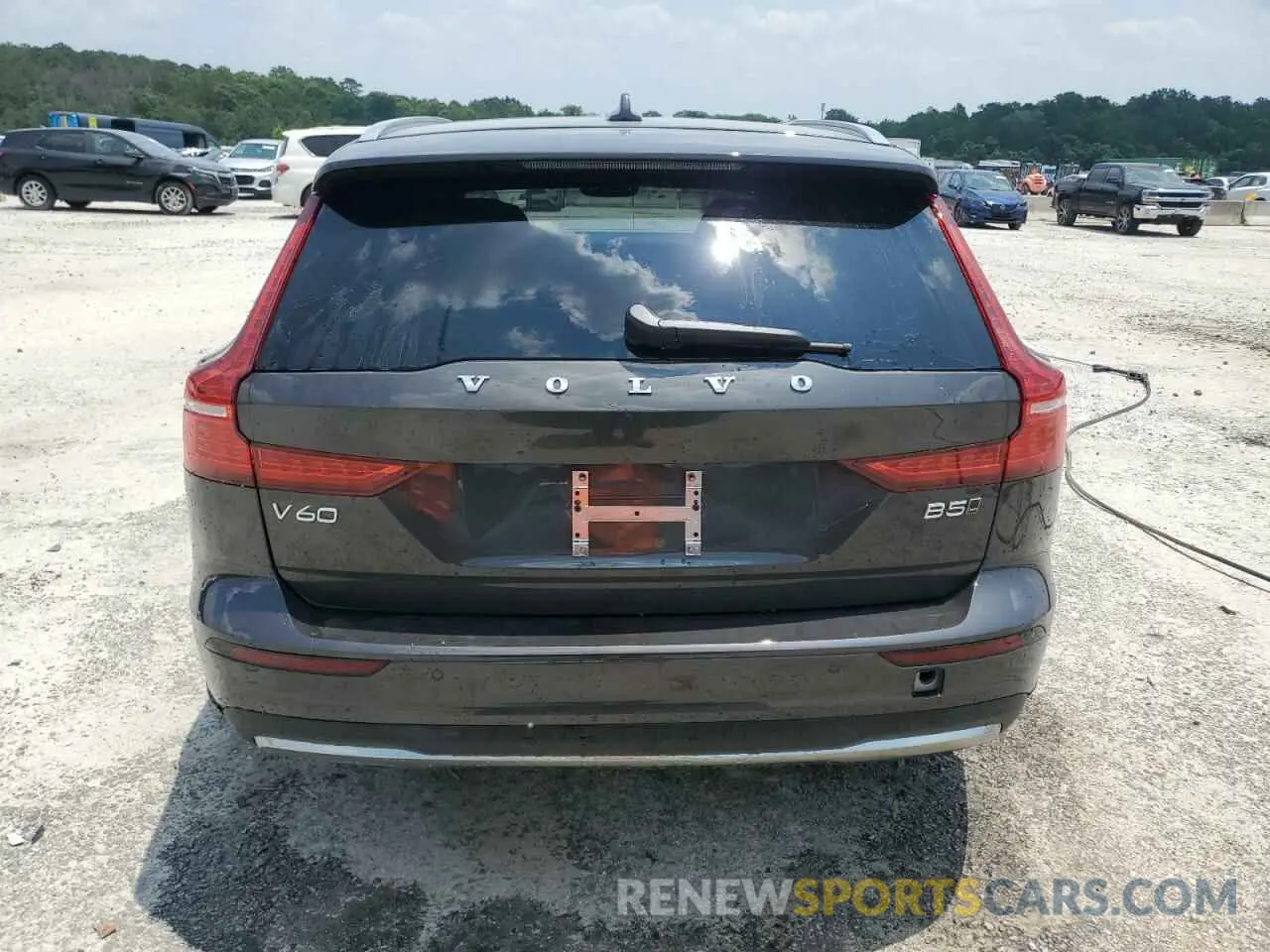 6 Photograph of a damaged car YV4L12WK3S2149151 VOLVO V60 2025