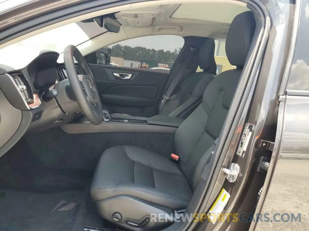 7 Photograph of a damaged car YV4L12WK3S2149151 VOLVO V60 2025