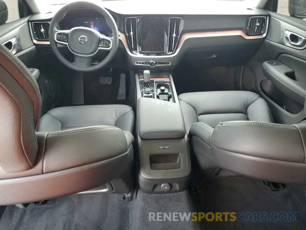 8 Photograph of a damaged car YV4L12WK3S2149151 VOLVO V60 2025