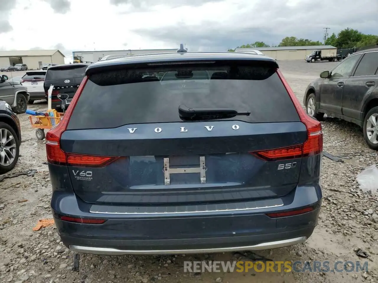 6 Photograph of a damaged car YV4L12WK7S2146849 VOLVO V60 2025