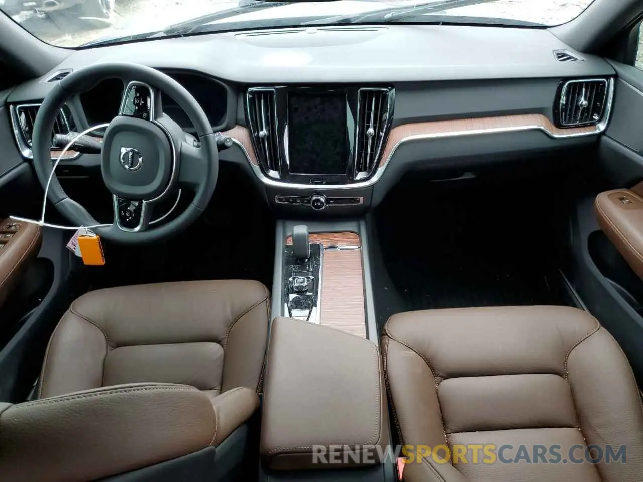 8 Photograph of a damaged car YV4L12WK7S2146849 VOLVO V60 2025