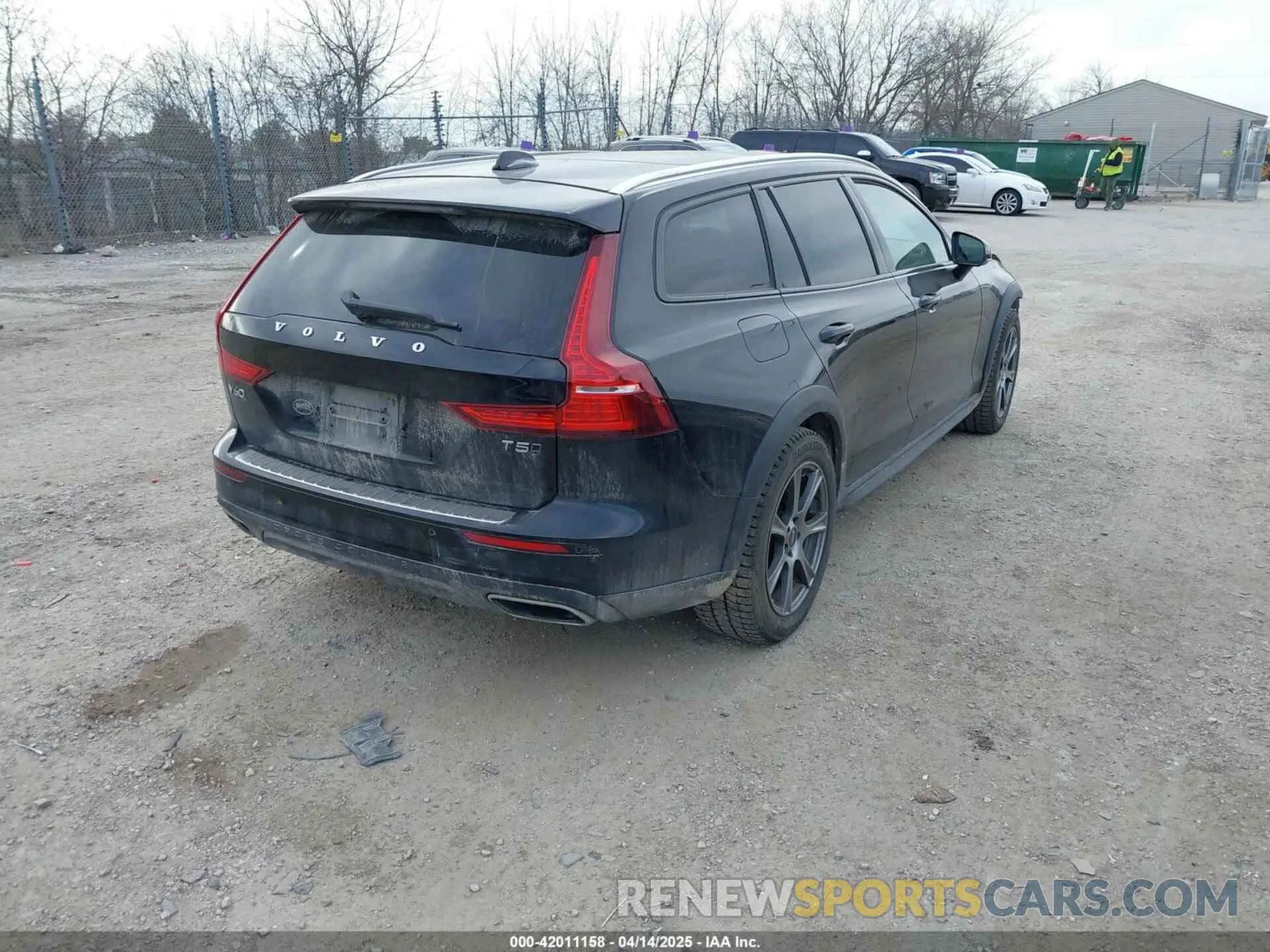 4 Photograph of a damaged car YV4102WK5L1047268 VOLVO V60 CROSS COUNTRY 2020