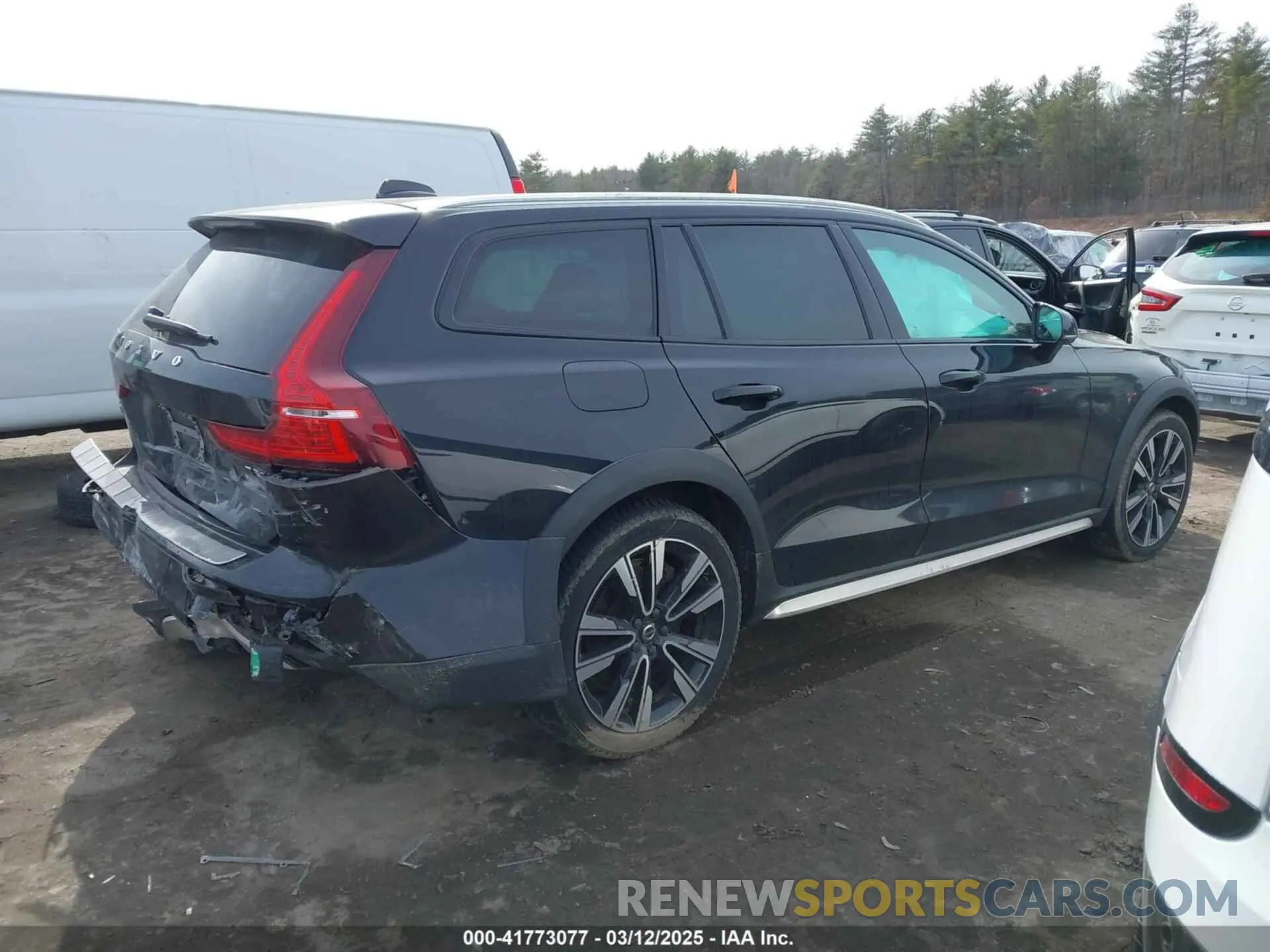 13 Photograph of a damaged car YV4102WK6L1032133 VOLVO V60 CROSS COUNTRY 2020