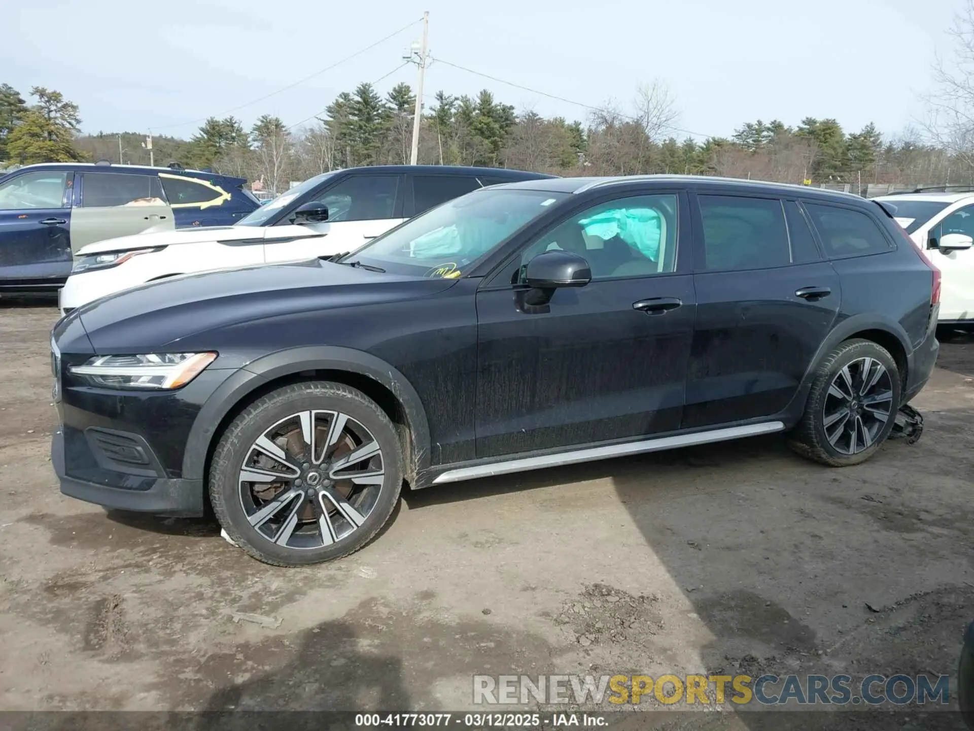 14 Photograph of a damaged car YV4102WK6L1032133 VOLVO V60 CROSS COUNTRY 2020