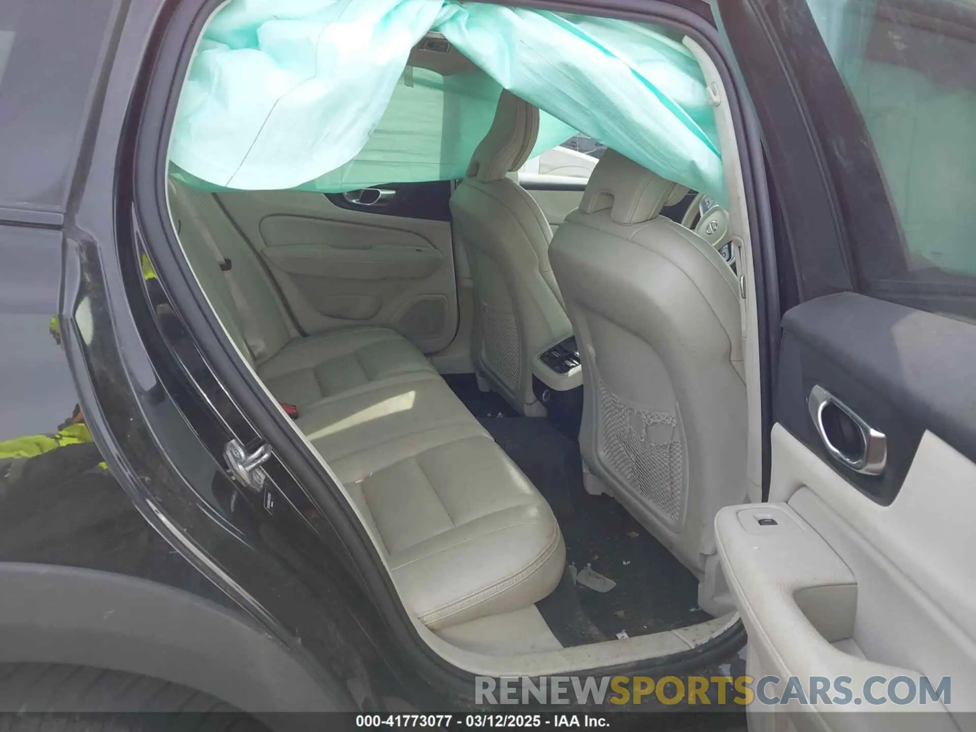 8 Photograph of a damaged car YV4102WK6L1032133 VOLVO V60 CROSS COUNTRY 2020