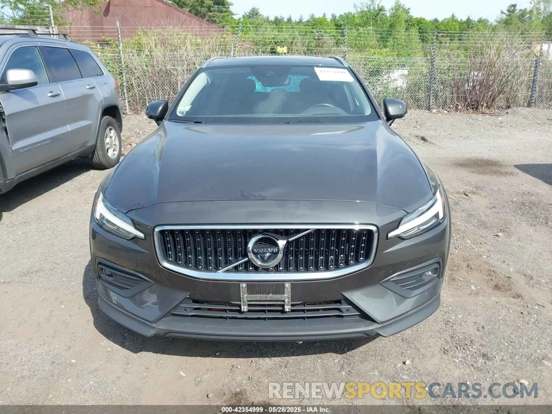 12 Photograph of a damaged car YV4102WK1M1071620 VOLVO V60 CROSS COUNTRY 2021