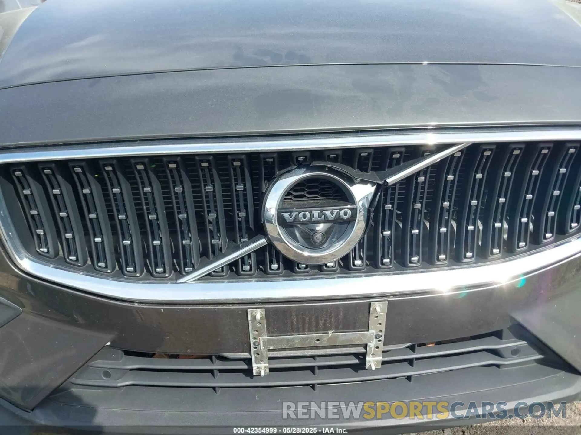 18 Photograph of a damaged car YV4102WK1M1071620 VOLVO V60 CROSS COUNTRY 2021