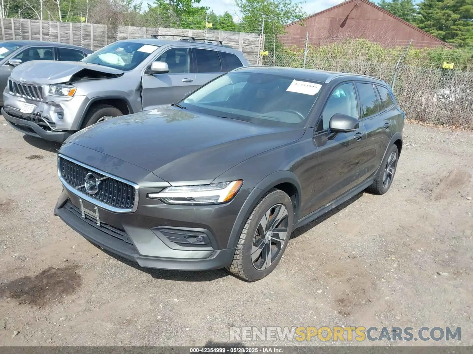 2 Photograph of a damaged car YV4102WK1M1071620 VOLVO V60 CROSS COUNTRY 2021