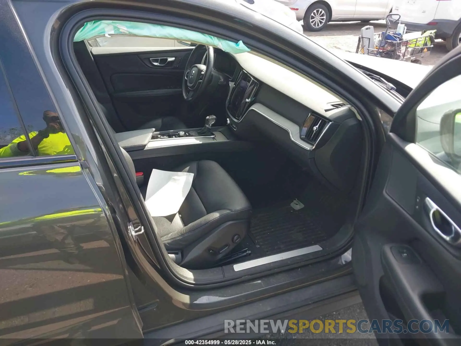 5 Photograph of a damaged car YV4102WK1M1071620 VOLVO V60 CROSS COUNTRY 2021